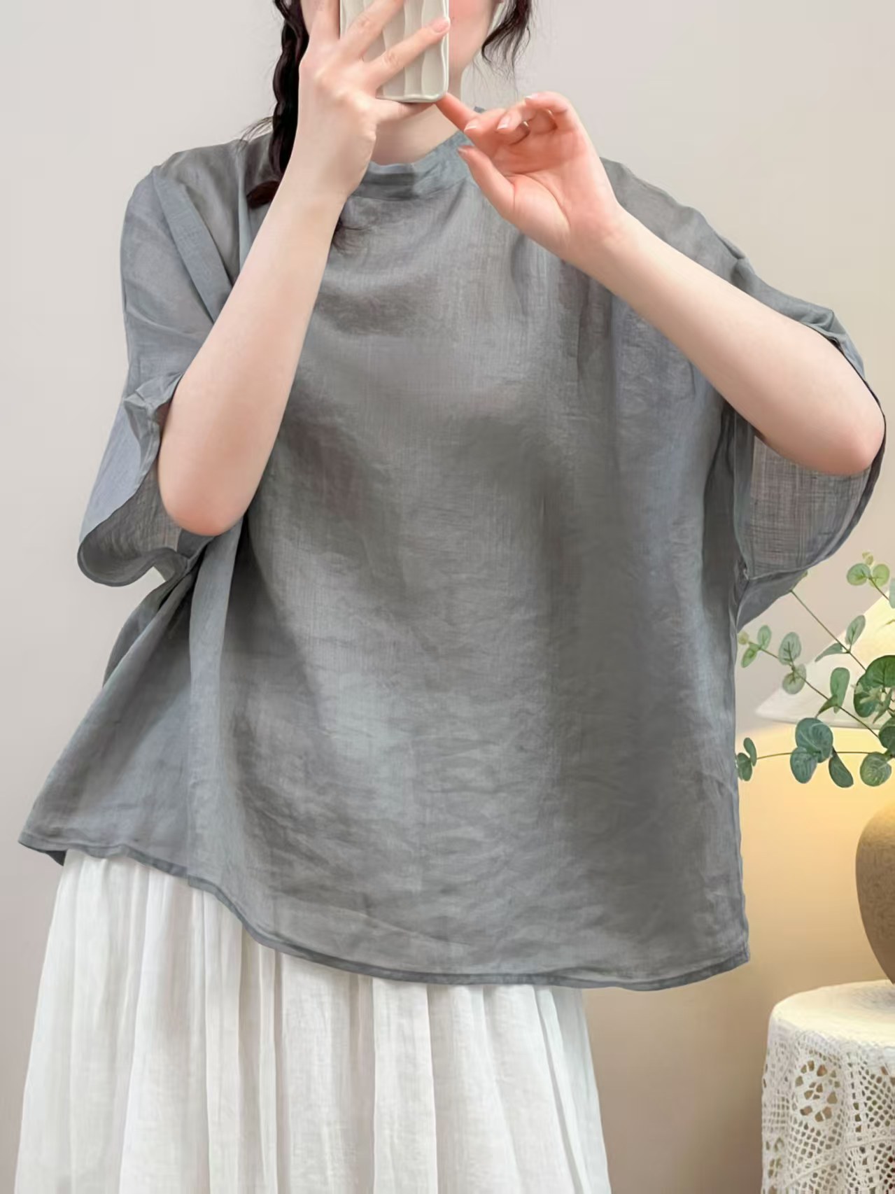 グレー
