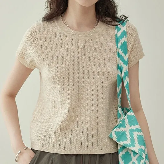 透かし彫り  シルク  ベージュ  ニット  ニットトップス  半袖  どんなスタイルにも合う  ミニ丈  クルーネック  夏服  ツイスト模様  新作  軽量
