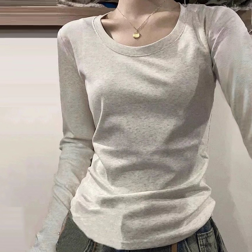 グレー