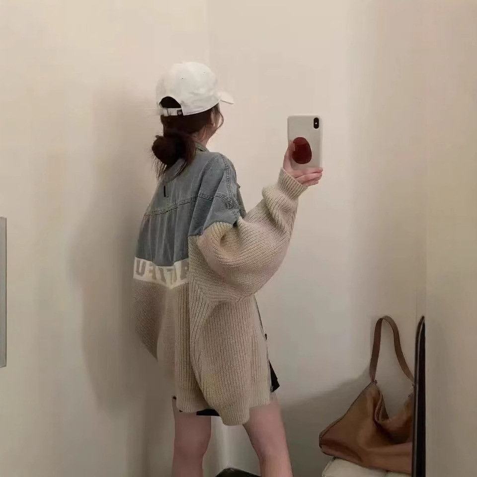 グレー