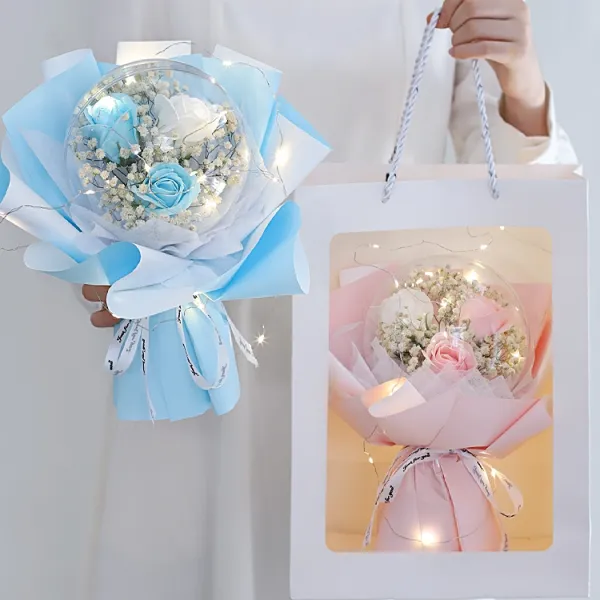 一枚で視線を奪うかすみ草バラフラワー花バルーンギフトプレゼント袋付きLED付き誕生日記念日花束