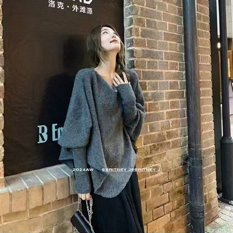 グレー