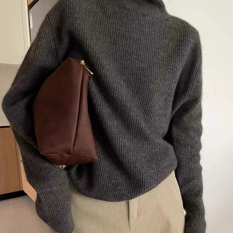 グレー
