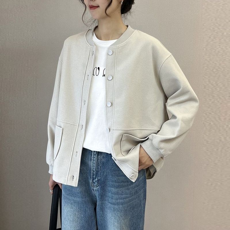グレー