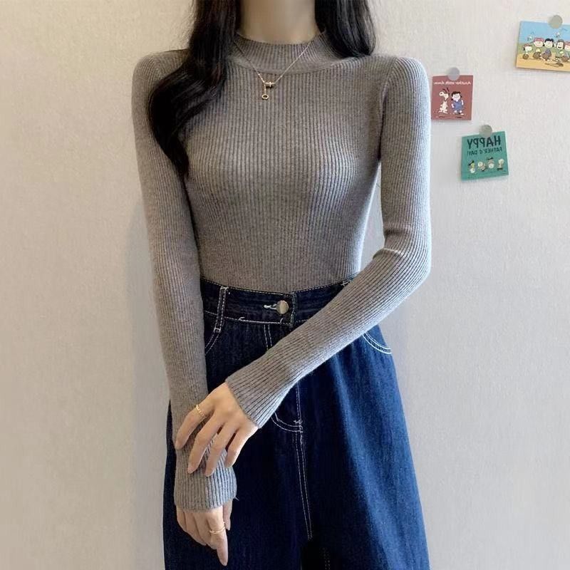 グレー