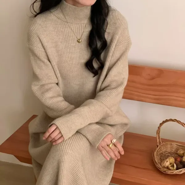 ふんわり暖かいハイネックニットワンピース ロング丈で大人可愛い秋冬コーデにぴったり