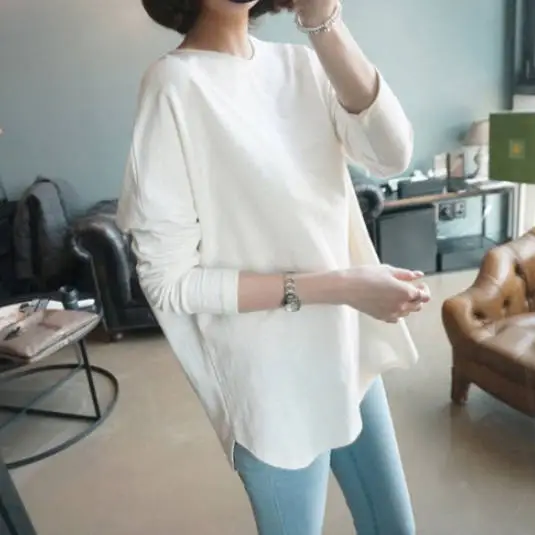 雑誌に掲載されたプルオーバー長袖無地ラウンドネックスリットシンプルTシャツ