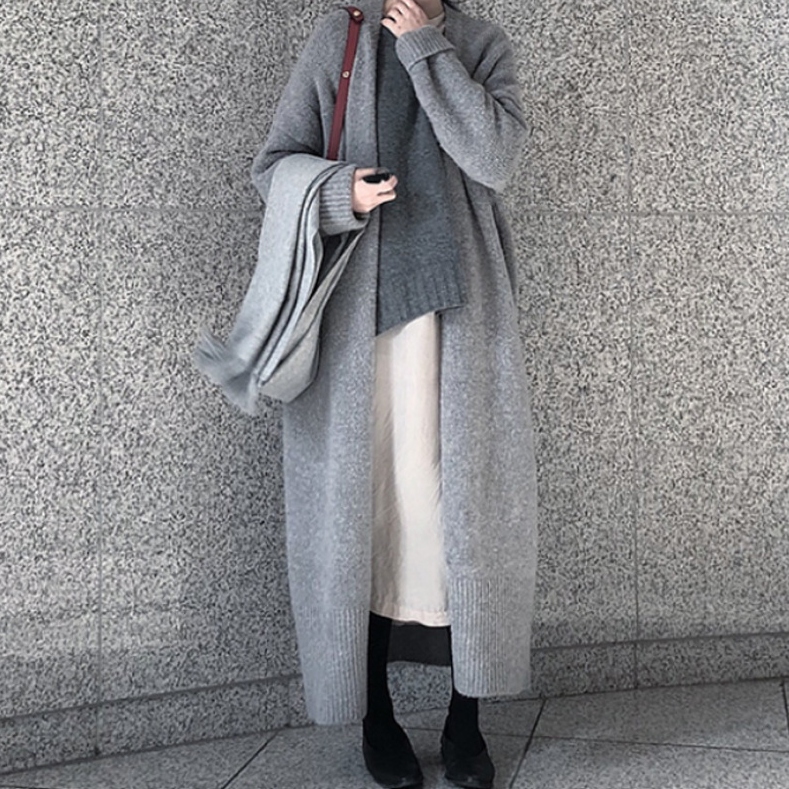 グレー