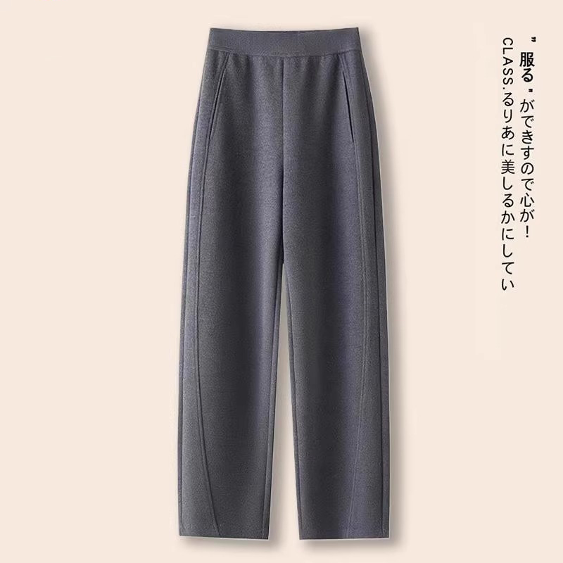 グレー