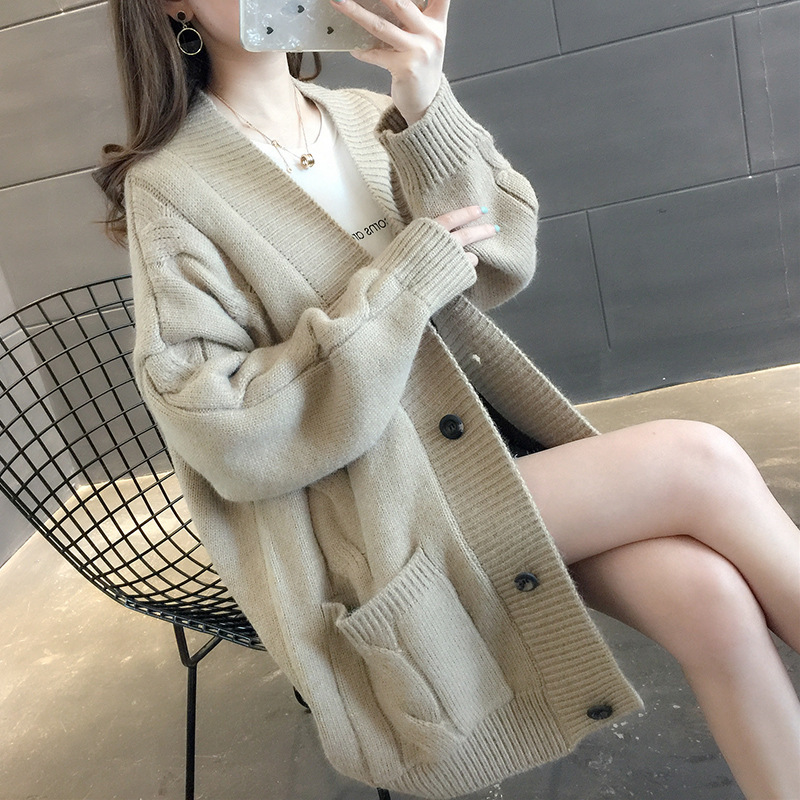 カーキ