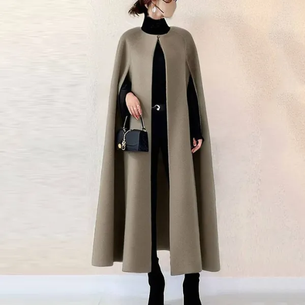 ロング丈のケープ風トレンチコート