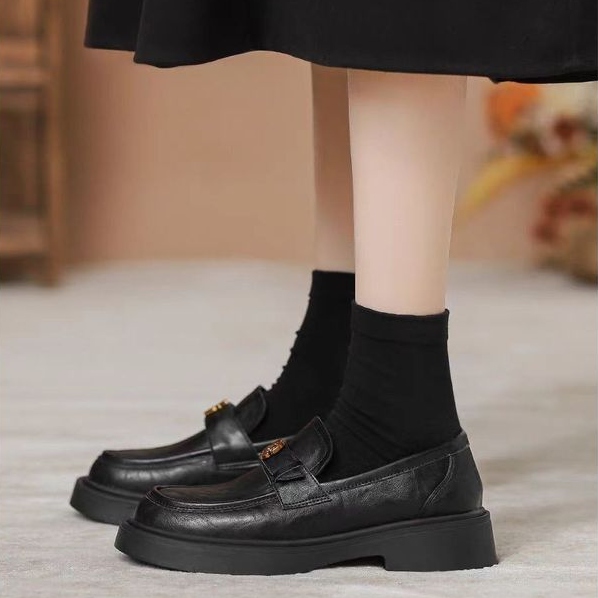 ブラック