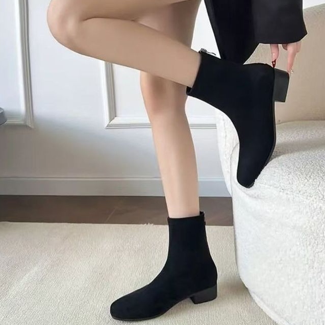ブラック