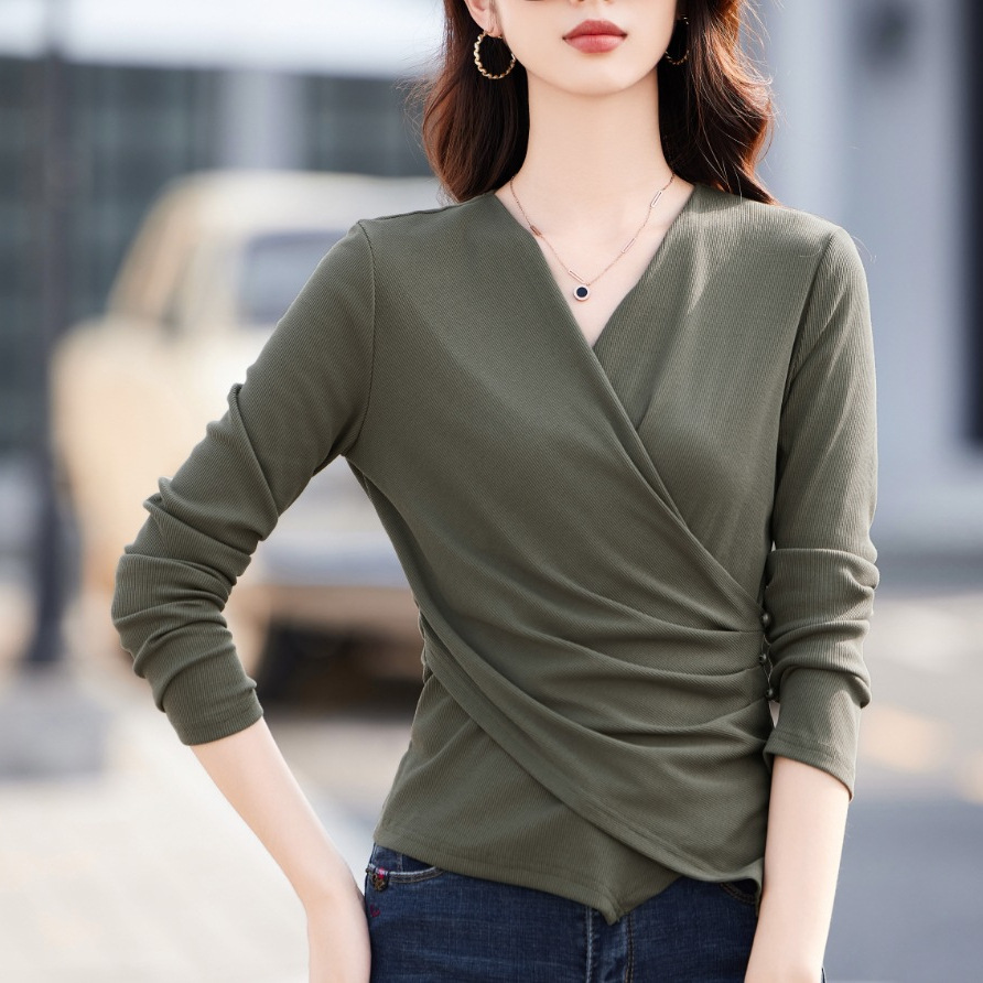 アーミーグリーン