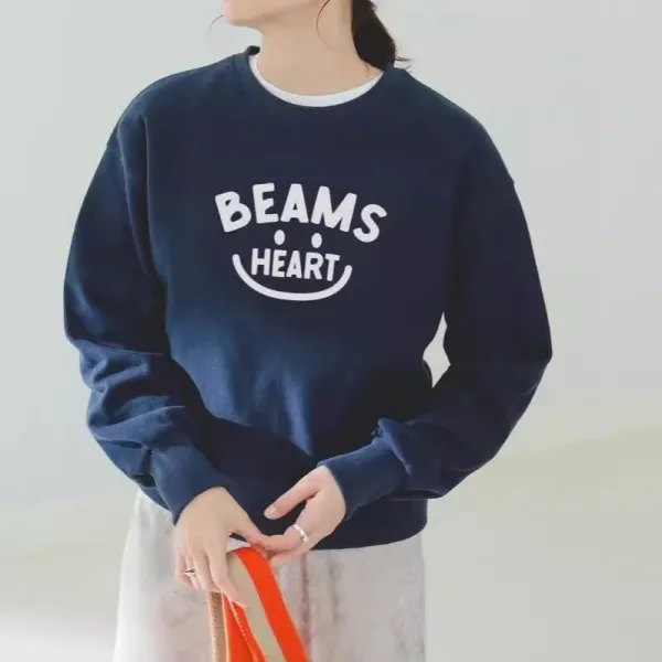 スマイルロゴ入りクルーネックスウェット✨トレンド感あふれる新作レディース長袖トップス、個性的でゆったりシルエットの細見えデザイン
