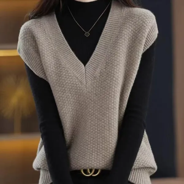 着回し力抜群ノースリーブシンプルVネックプルオーバー体型をカバーベスト