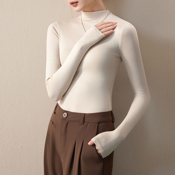 ベージュ  (ハイネック)