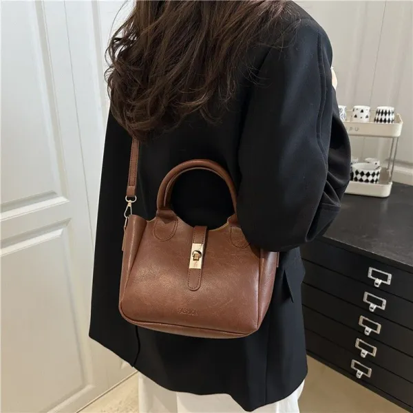 女性らしさ全開♡ 差込錠レトロ無地斜め掛け肩掛けハンドバッグボディバッグ