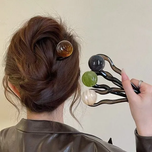 トレンドを先取り♪ ヘアクリップ レディース ガラス玉風 ヘアアクセサリー 髪留め 大きめ まとめ髪 簡単 アレンジ 個性派 おしゃれ 大人可愛い 上品 しっかりホールド 無地 シンプル デイリー 通勤 通学 パーティー お呼ばれ 春 夏 秋 冬 オールシーズン 2025新作 人気