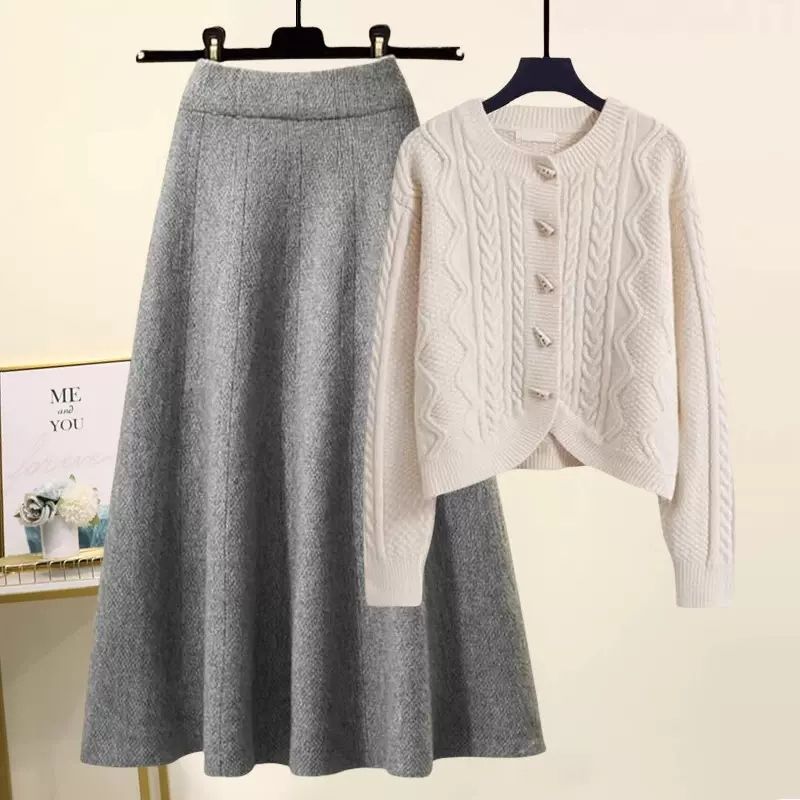 アイボリー/カーディガン+グレー/スカート
