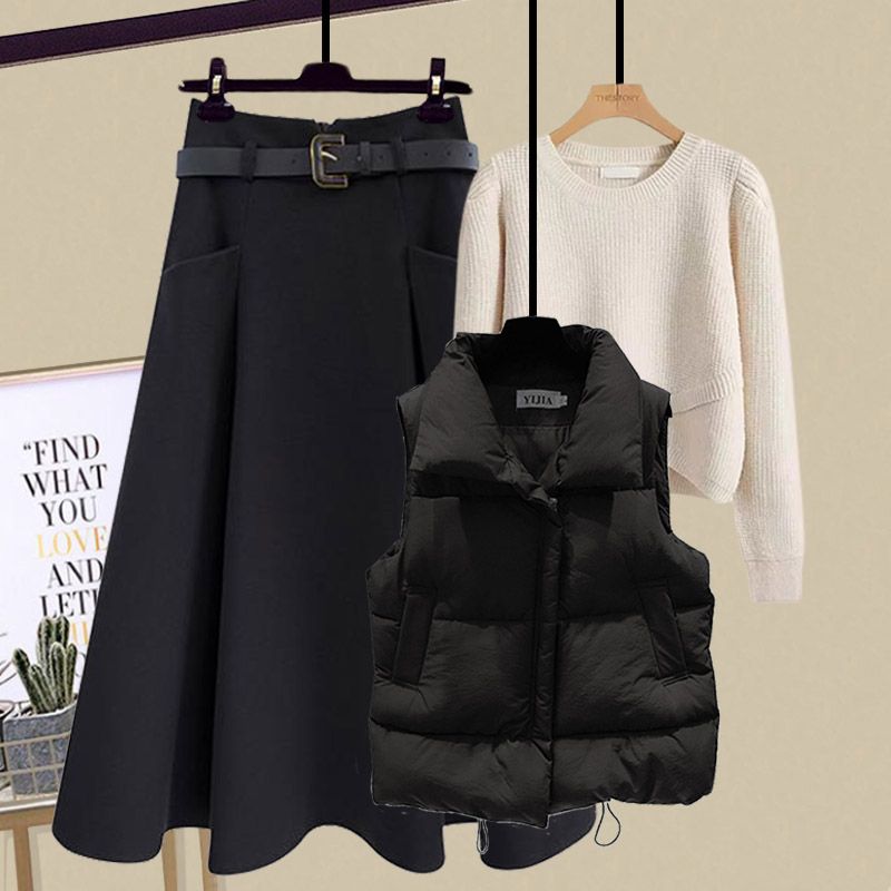 ブラック/ダウンベスト+アイボリー/ニット.セーター+ブラック/スカート