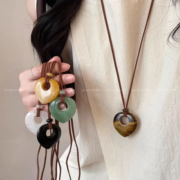 今季大注目 ハート レトロ エスニック風 ペンダント ブラック 黑 ホワイト 白 グリーン イエロー