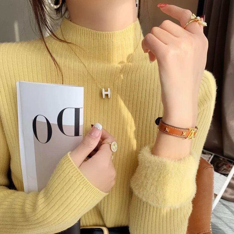 ライトイエロー