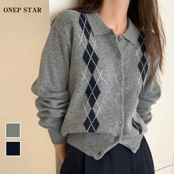 クラシカルな柄で品よく決まる。着るだけでこなれ感が漂うニットカーディガン