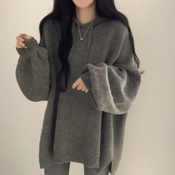 ゆるっと着こなす大人の抜け感。毎日に寄り添うフードニットトップス。