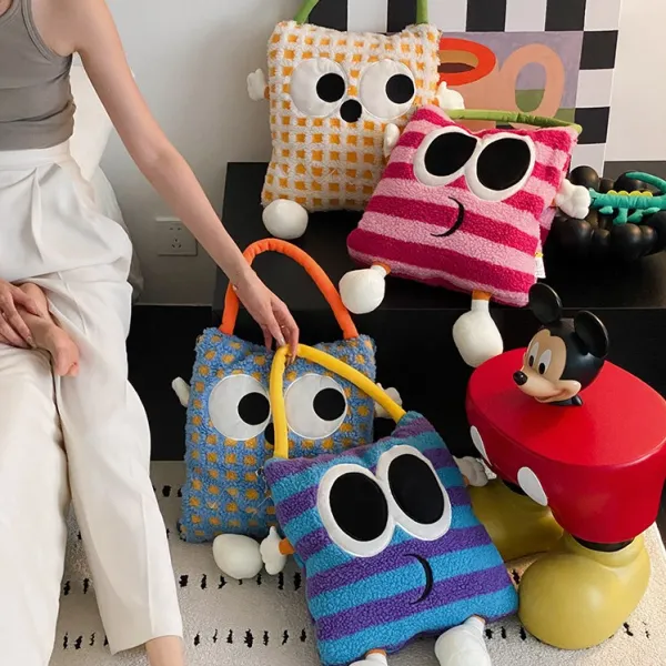 手提げできる かわいいクッションブランケット 2WAY 車載対応・折りたたみ式 オフィス／昼寝用 カートゥーンデザイン