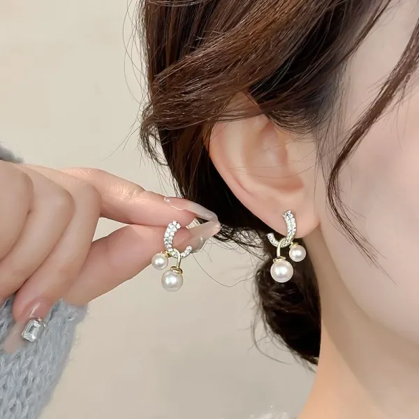 大人女子必見!  大人のお洒落をキャッチ! パール 無地 シンプル ラインストーン ビーズ ピアス