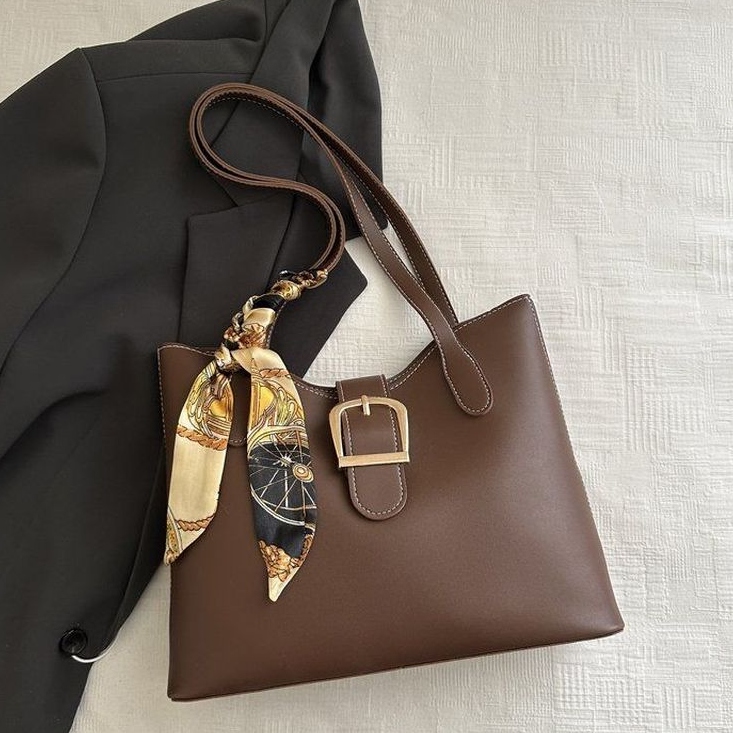 ダークブラウン