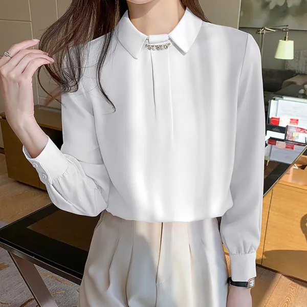 ビジューアクセントプチネックシャツ