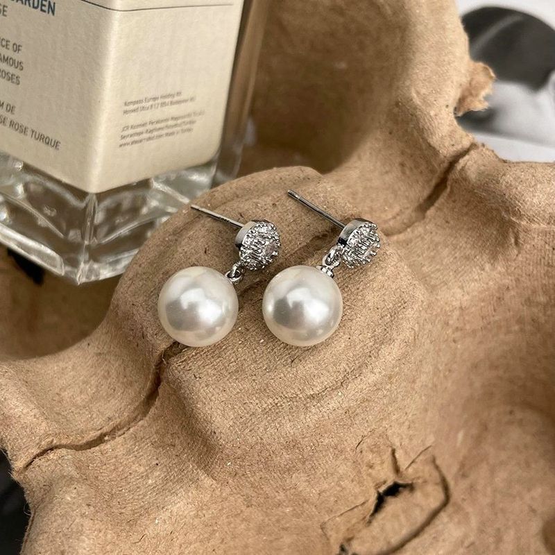 ホワイト/ピアス