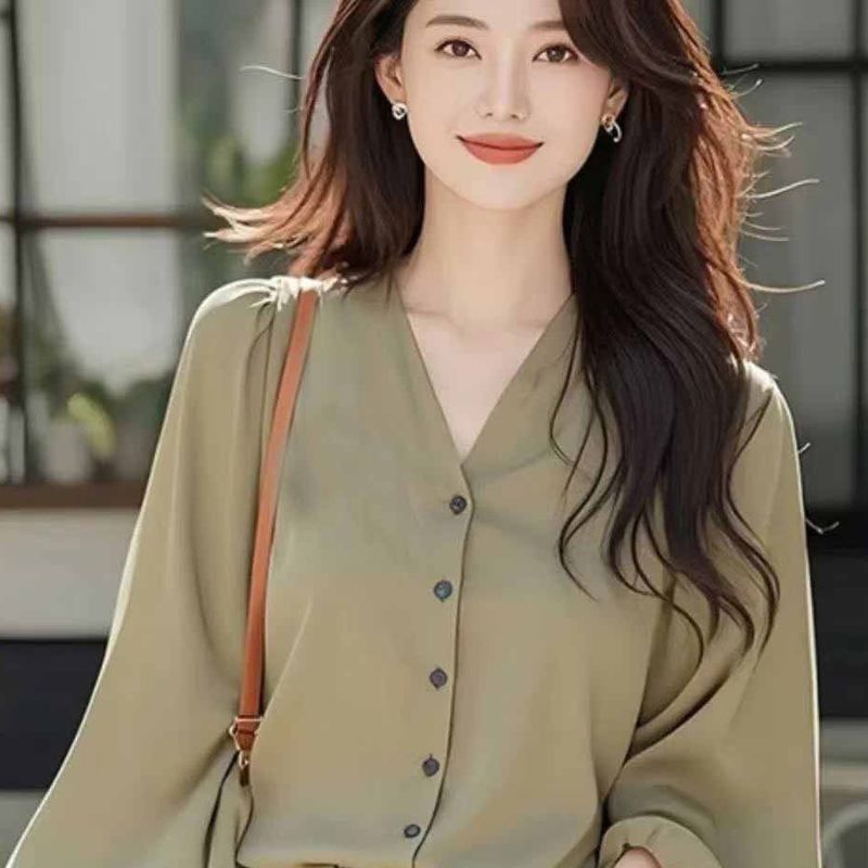 オリーブグリーン