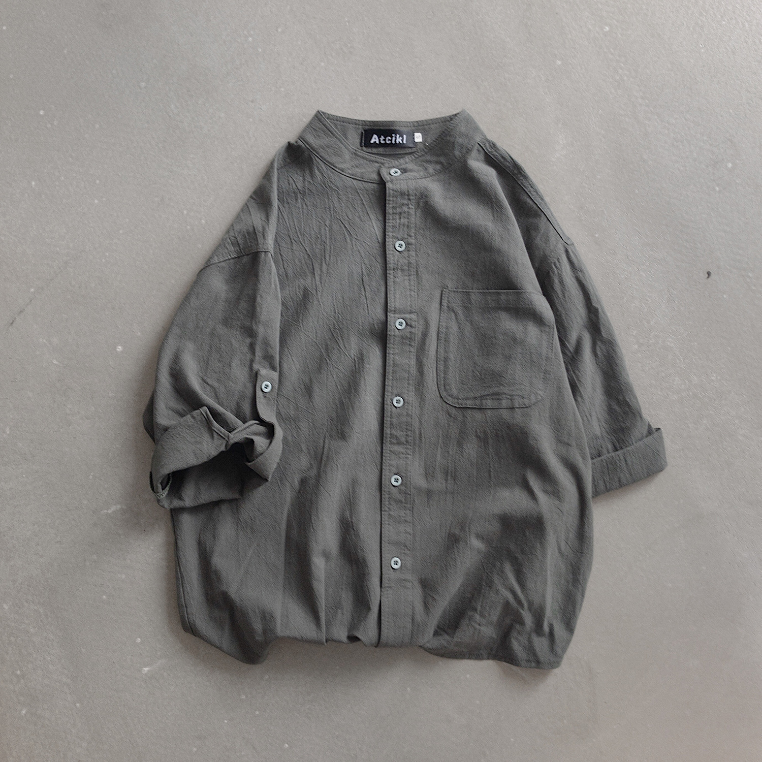 アーミーグリーン