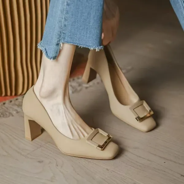 お買い得！ 快適な履き心地 通勤用にも最適 バックル ハイヒール キック ファッション セクシー チャンキーヒール ミドルパンプス