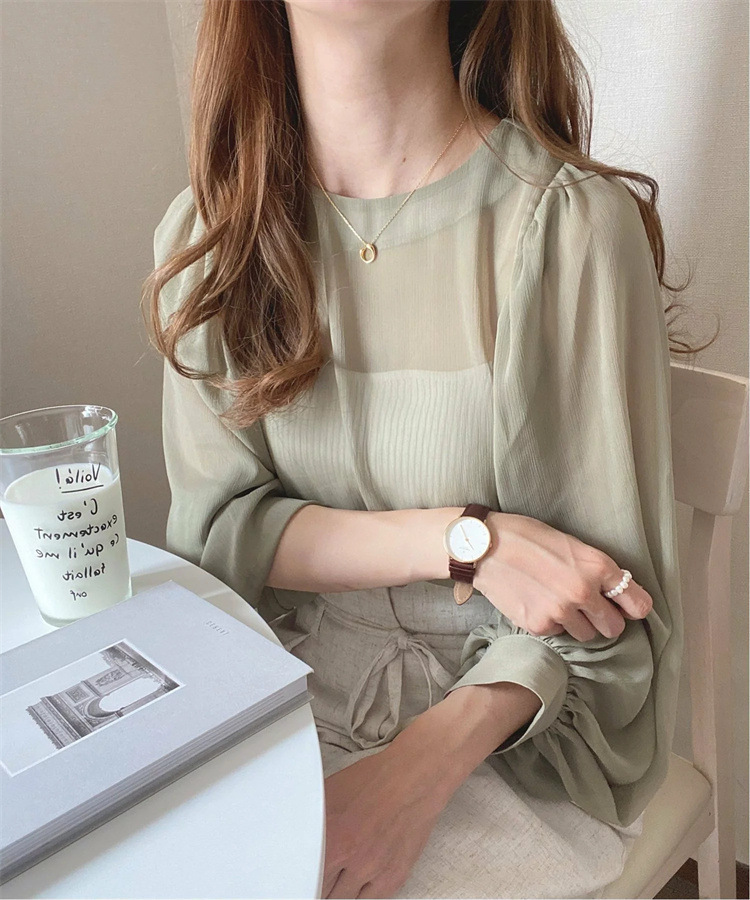 アーミーグリーン