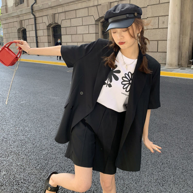 ブラック