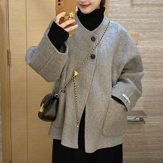 グレー