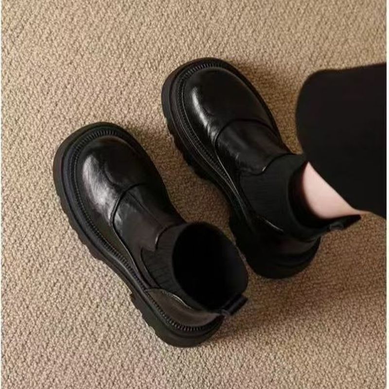 ブラック