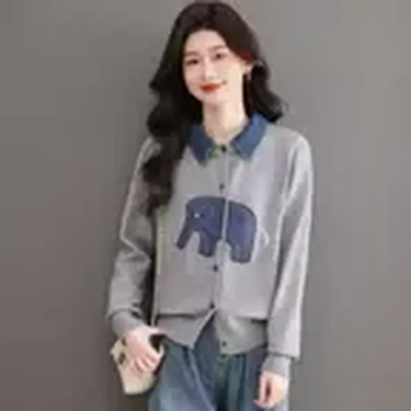 グレー